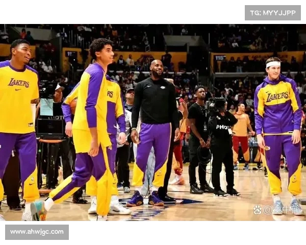 从讨厌到热爱:一个小伙子如何在NBA赛场找到自己的激情(nba赛场观众激吻) 从讨厌到热爱:一个小伙子如何在NBA赛场找到自己的激情(nba赛场观众激吻)